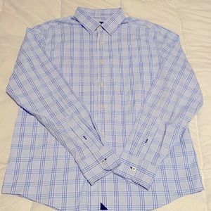 Men’s untuckit long sleeved check button down